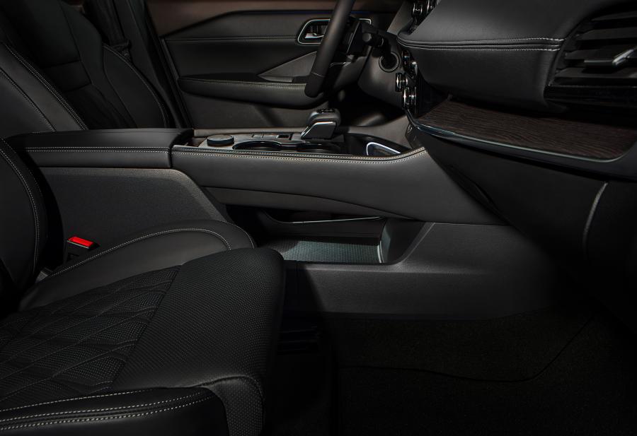 Интерьер Nissan Rogue Platinum AWD 2020 года  (фото 24 из 55)